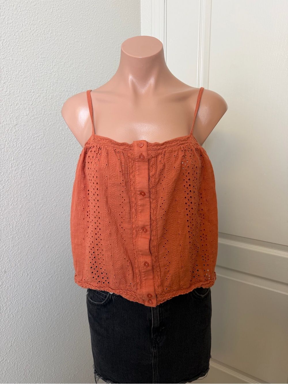 Lucky Brand Spaghetti Strap Eyelet Button-Front Tank Top Cotton Rust Orange Sz M